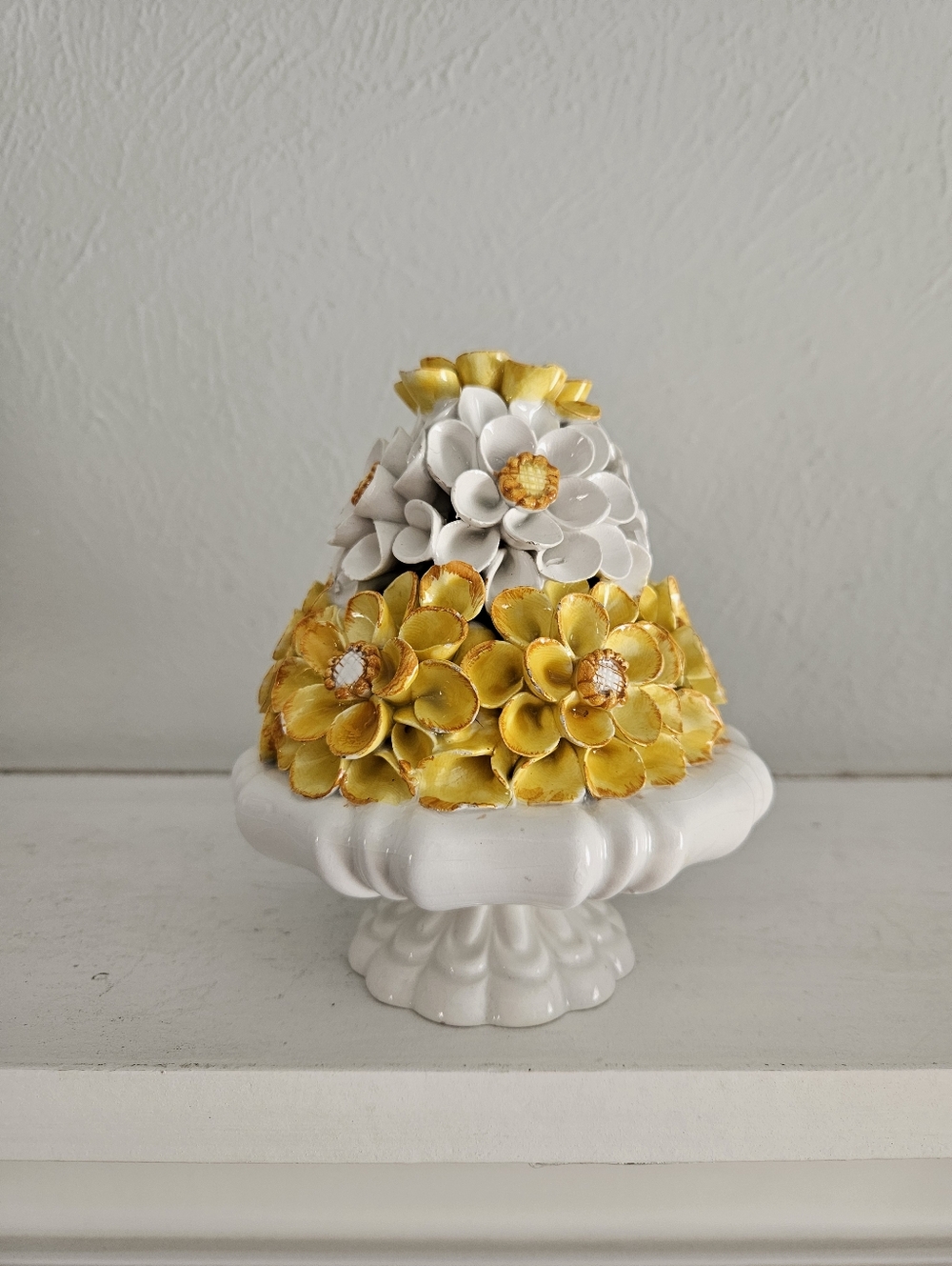 Vintage Capodimonte Italian Hand Painted Porceline Yellow And White Topiary